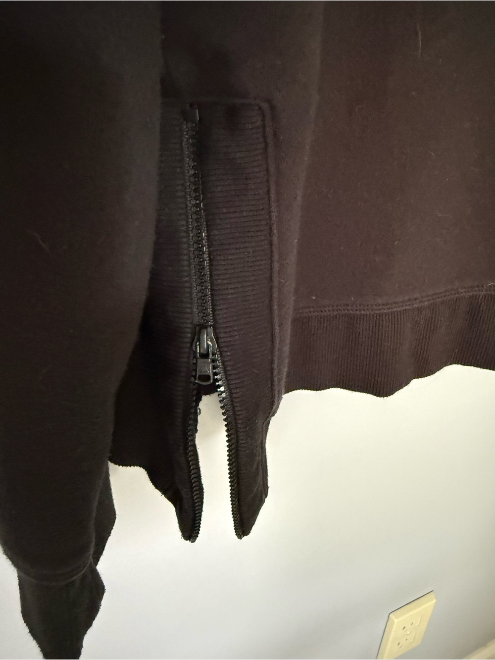 Reebok Black Crewneck Sweatshirt with White Logo - Picture 4 of 6